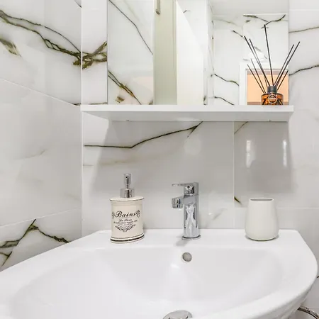 Sunshine Haven - M&n *