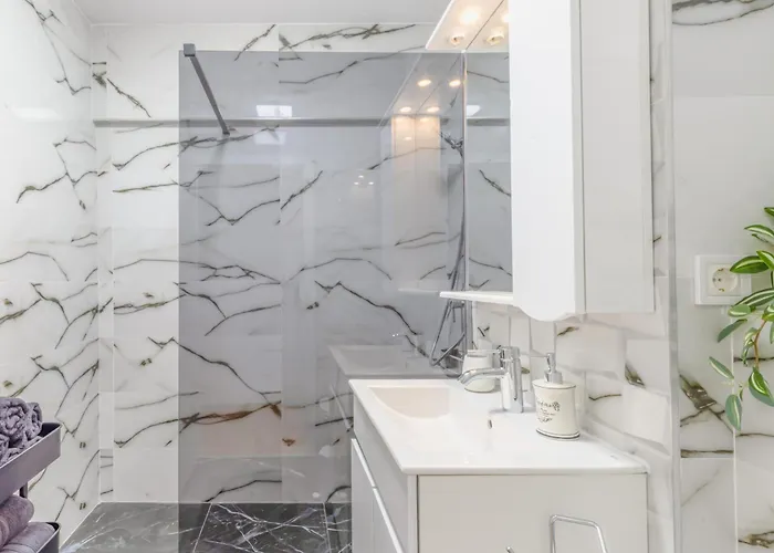 Sunshine Haven - M&n