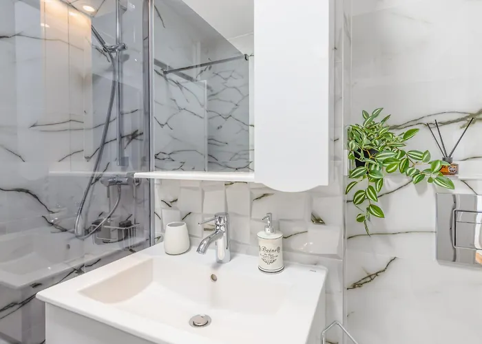 Sunshine Haven - M&n * Bukurešť