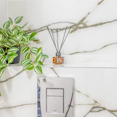 Sunshine Haven - M&n * Bükreş